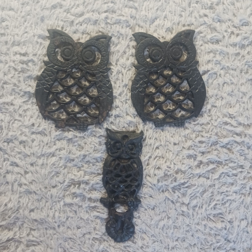Vintage Cast Iron Owl Trivet Set and Wall Bracket 3 Piece Rustic Black Farmhouse
